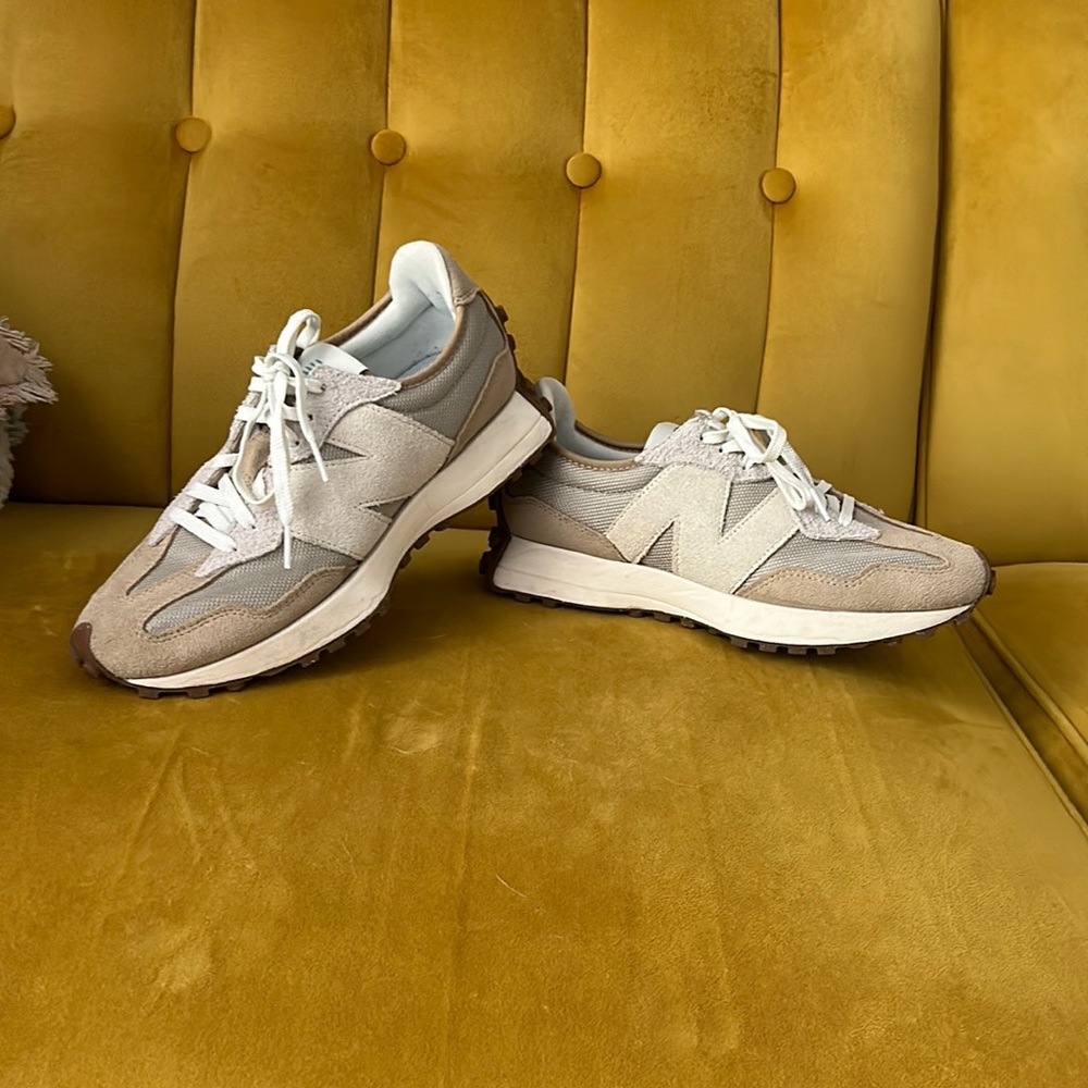 New Balance 327 Sneakers
